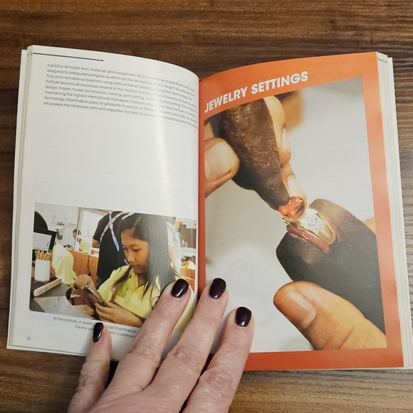 Guide To Gems & Jewelry Book - Picture 4 of 4